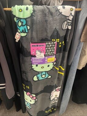 Hello Kitty Hallowee Gray Plush Throw with Mint, Pink & Yellow Accents Viral New